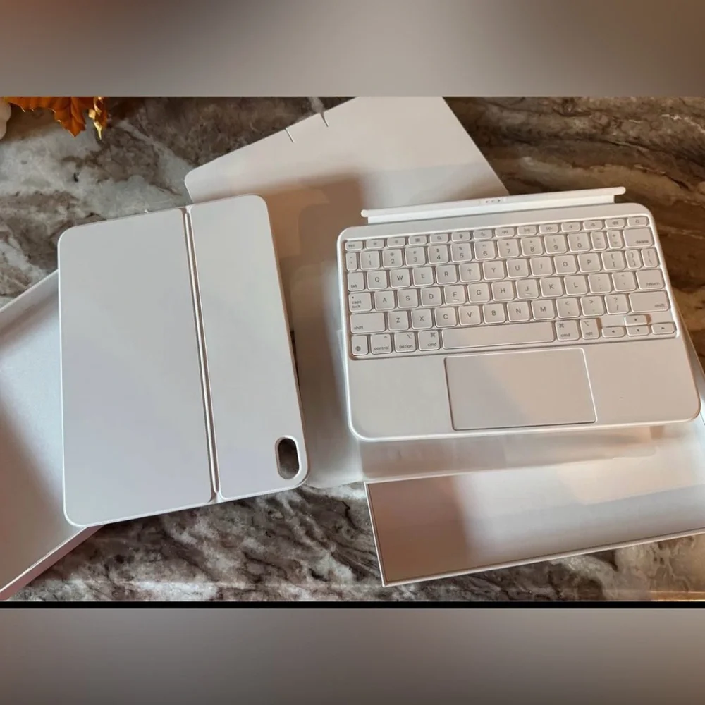 White Magic Keyboard Folio